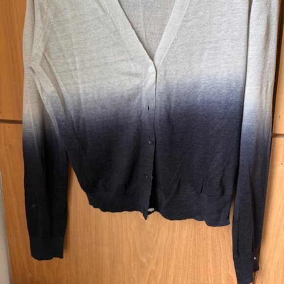 NWOT Theory Oyster & Black Ombre Linen Cardigan - Size Medium - Picture 4 of 6